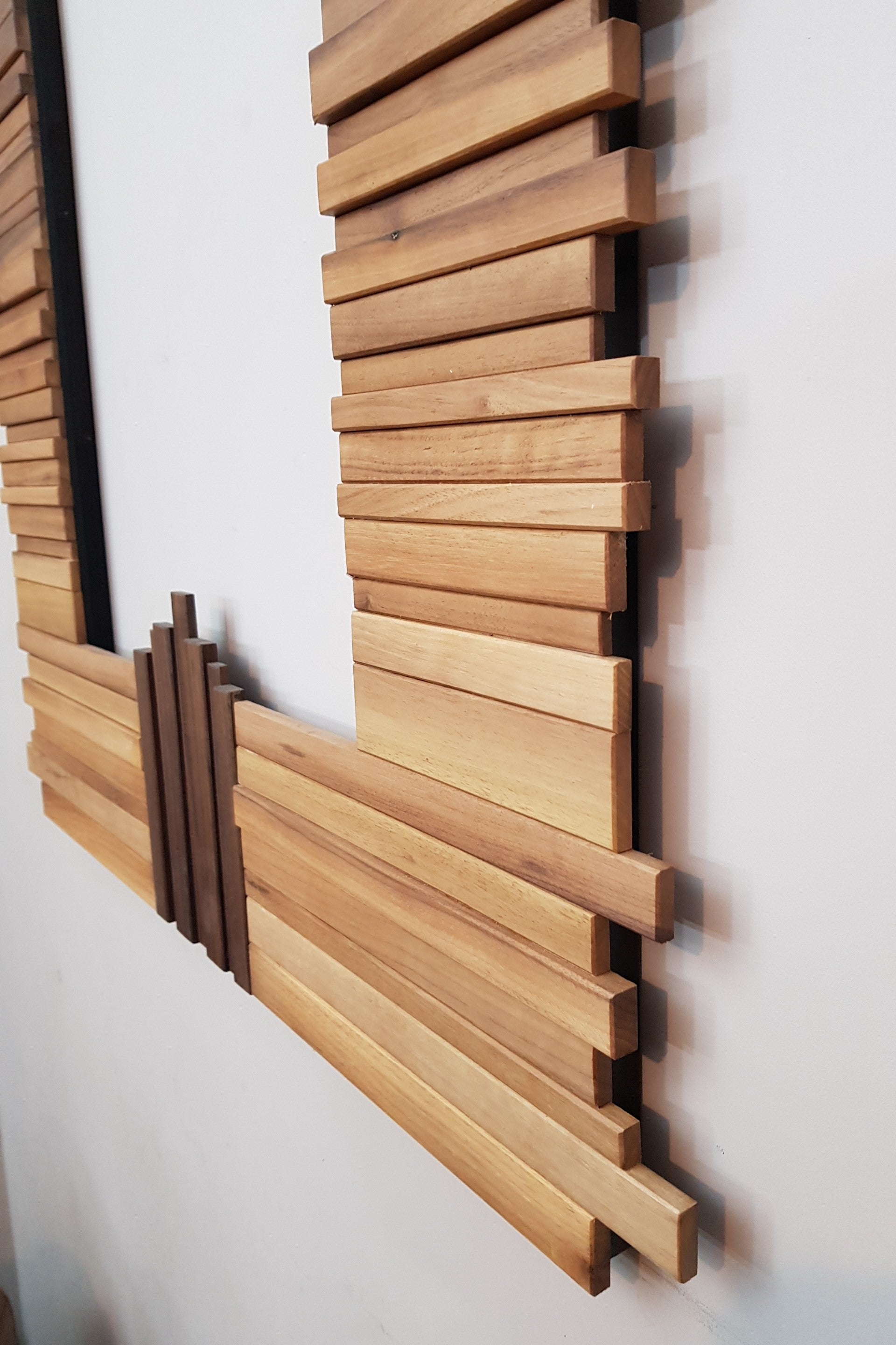 Centrepiece mirror in black and white walnut